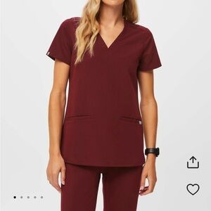 NWT FIGS three-pocket Casma top - size M